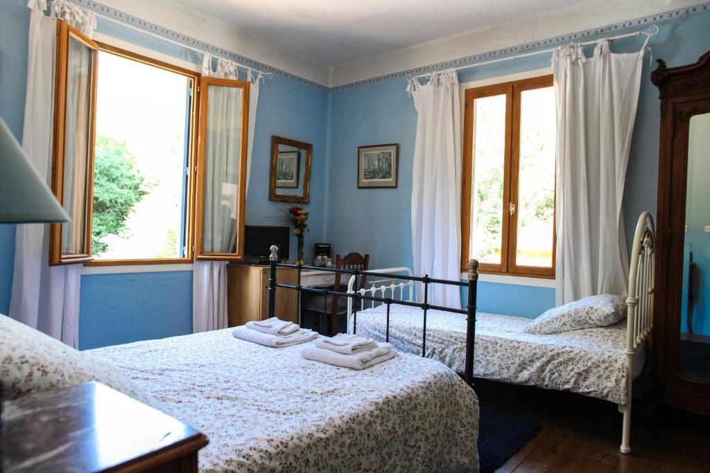 Aux Quatre Saisons Axat Bed & Breakfast Oda fotoğraf